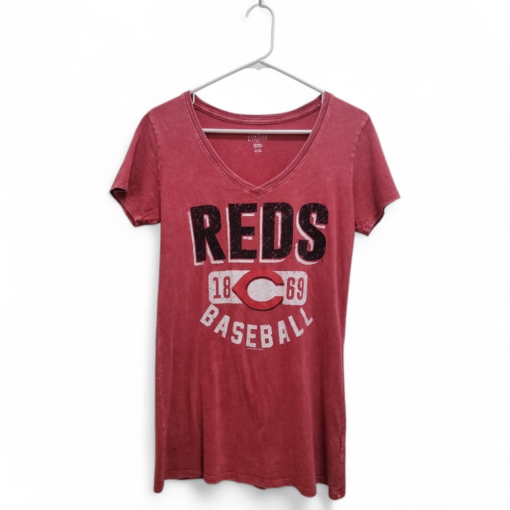 Cincinnati Reds Vintage Wash V-Neck Tee Red Size Small